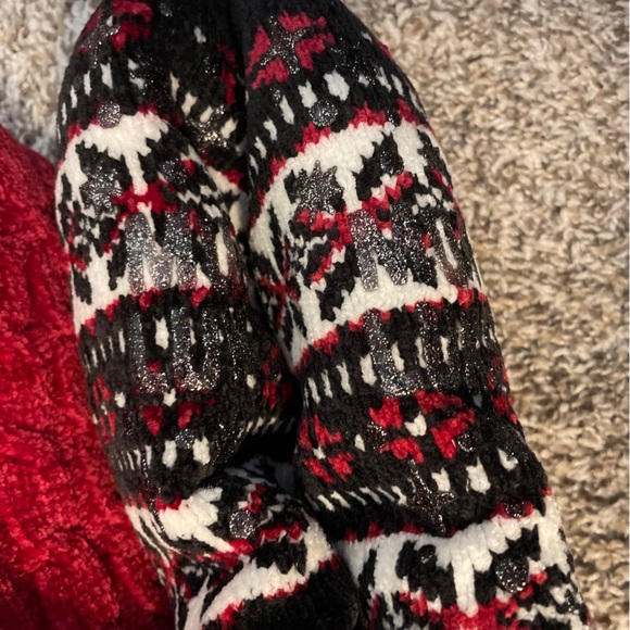 Muk Luks Womens 2pr Sherpa Cabin Socks Red Snowflake Slippers - Picture 3 of 9